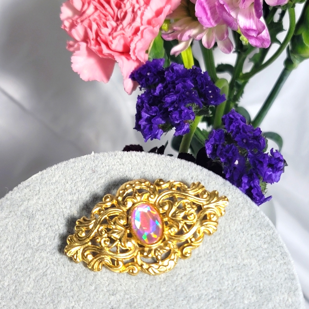 Vintage looking brooch